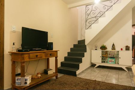 Casa à venda com 177m², 4 quartos e 2 vagas Casa à venda com 177m², 4 quartos e 2 vagasSala