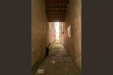 Casa à venda com 177m², 4 quartos e 2 vagas Casa à venda com 177m², 4 quartos e 2 vagasCorredor