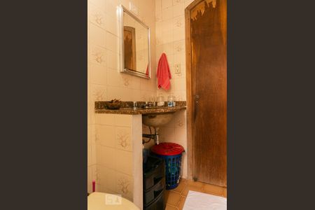 Casa à venda com 177m², 4 quartos e 2 vagas Casa à venda com 177m², 4 quartos e 2 vagasBanheiro Social