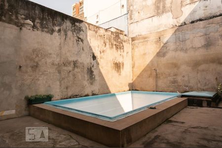 Casa à venda com 177m², 4 quartos e 2 vagas Casa à venda com 177m², 4 quartos e 2 vagasPiscina
