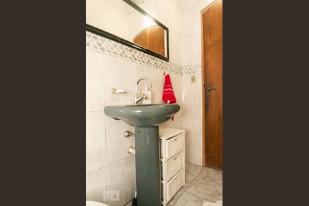 Casa à venda com 177m², 4 quartos e 2 vagas Casa à venda com 177m², 4 quartos e 2 vagasLavabo