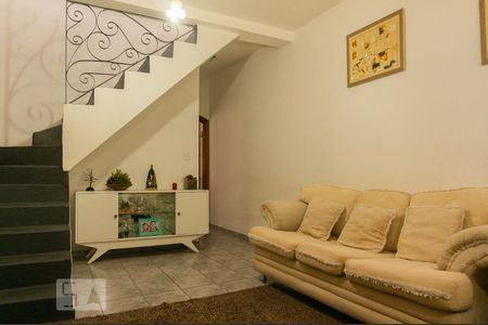 Casa à venda com 177m², 4 quartos e 2 vagas Casa à venda com 177m², 4 quartos e 2 vagasSala