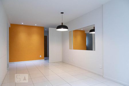 Sala de apartamento para alugar com 2 quartos, 80m² em Recreio dos Bandeirantes, Rio de Janeiro