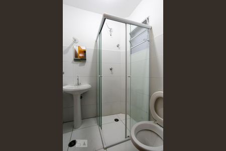 Banheiro da suíte de apartamento para alugar com 1 quarto, 40m² em Vila Ramos, São Paulo