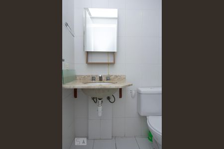 Apartamento para alugar com 68m², 2 quartos e 1 vagaBanheiro do Corredor