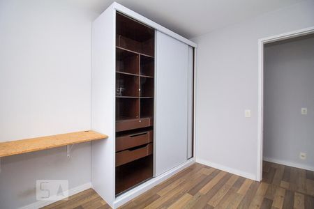 Apartamento para alugar com 68m², 2 quartos e 1 vagaQuarto 2 - Detalhe armários
