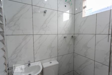 Banheiro de kitnet/studio para alugar com 1 quarto, 15m² em Concórdia, Belo Horizonte