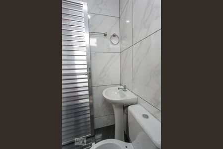 Banheiro de kitnet/studio para alugar com 1 quarto, 15m² em Concórdia, Belo Horizonte