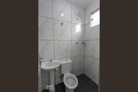 Banheiro de kitnet/studio para alugar com 1 quarto, 15m² em Concórdia, Belo Horizonte