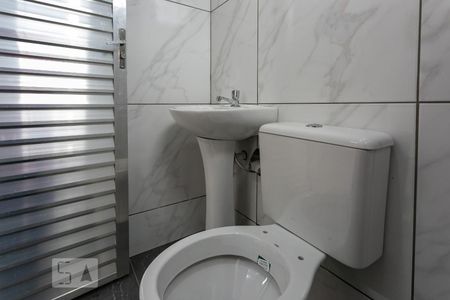 Banheiro de kitnet/studio para alugar com 1 quarto, 15m² em Concórdia, Belo Horizonte
