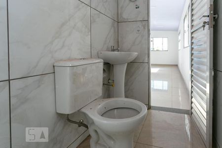 Banheiro de kitnet/studio para alugar com 1 quarto, 36m² em Concórdia, Belo Horizonte