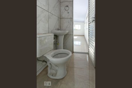 Banheiro de kitnet/studio para alugar com 1 quarto, 36m² em Concórdia, Belo Horizonte