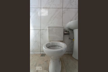 Banheiro de kitnet/studio para alugar com 1 quarto, 36m² em Concórdia, Belo Horizonte