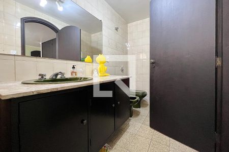 Casa à venda com 230m², 3 quartos e 3 vagasBanheiro do Quarto 2