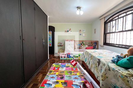 Casa à venda com 230m², 3 quartos e 3 vagasQuarto 2- Suíte