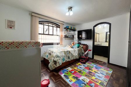 Casa à venda com 230m², 3 quartos e 3 vagasQuarto 2- Suíte