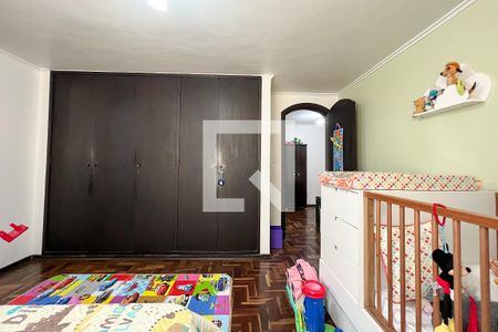 Casa à venda com 230m², 3 quartos e 3 vagasQuarto 2- Suíte