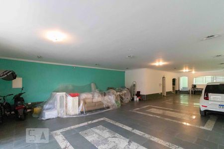 Casa à venda com 382m², 3 quartos e 10 vagas Casa à venda com 382m², 3 quartos e 10 vagasGaragem