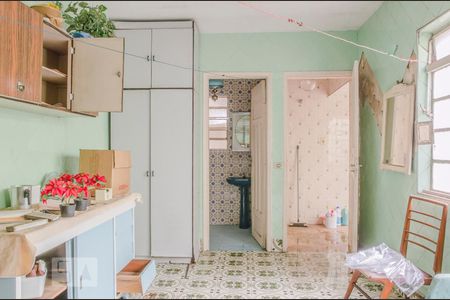 Casa à venda com 180m², 3 quartos e 2 vagasQuarto de serviço