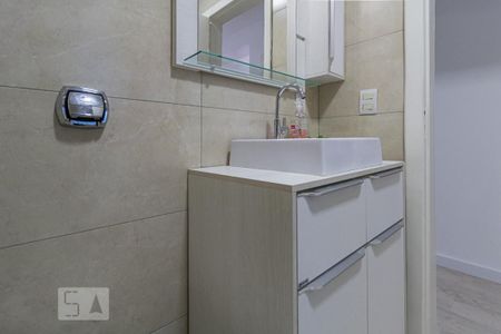 Apartamento à venda com 60m², 2 quartos e sem vaga Apartamento à venda com 60m², 2 quartos e sem vagaBanheiro