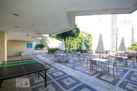 Apartamento à venda com 58m², 2 quartos e sem vagaÁrea comum - Piscina