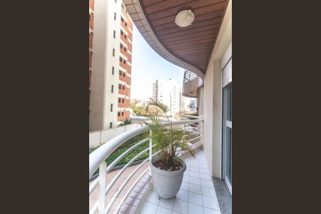 Apartamento à venda com 138m², 3 quartos e 6 vagasVaranda suíte 2
