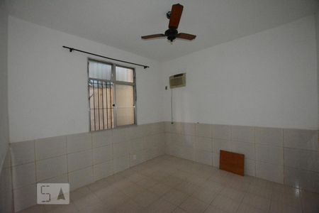 Quarto 1 de casa para alugar com 2 quartos, 110m² em Braz de Pina, Rio de Janeiro