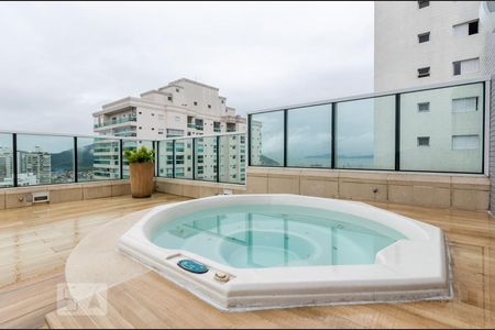 Studio para alugar com 55m², 1 quarto e 1 vaga Studio para alugar com 55m², 1 quarto e 1 vagaHidromassagem