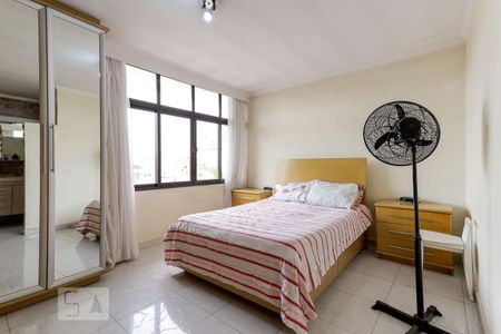 Casa à venda com 236m², 4 quartos e 4 vagasSuíte 1