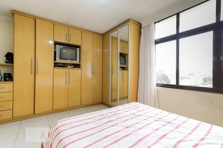 Casa à venda com 236m², 4 quartos e 4 vagasSuíte 1