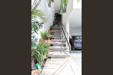 Casa à venda com 236m², 4 quartos e 4 vagasEscadas Entrada