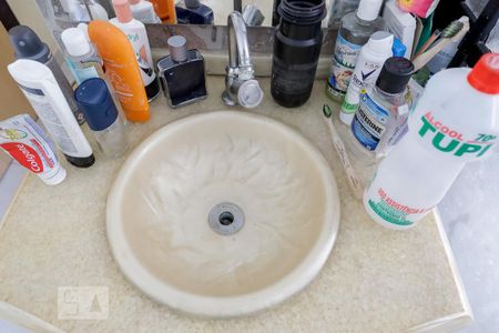 Casa à venda com 236m², 4 quartos e 4 vagasBanheiro da Suíte 2