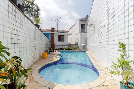 Casa à venda com 236m², 4 quartos e 4 vagasPiscina