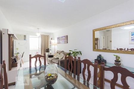 Sala de Apartamento com 2 quartos, 77m² Jacarepaguá