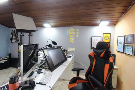 Casa para alugar com 206m², 4 quartos e 5 vagasEscritório 1