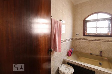 Casa para alugar com 206m², 4 quartos e 5 vagasBanheiro suíte 1