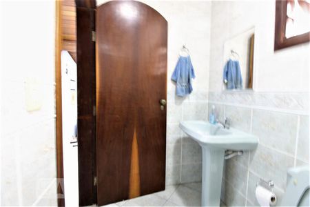 Casa para alugar com 206m², 4 quartos e 5 vagasBanheiro escritório 1