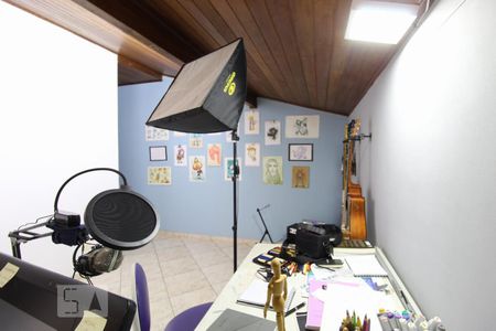 Casa para alugar com 206m², 4 quartos e 5 vagasEscritório 1