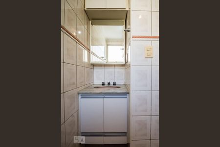 Banheiro de apartamento à venda com 2 quartos, 62m² em Cambuí, Campinas
