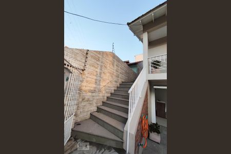 Casa à venda com 200m², 3 quartos e 2 vagasEscada