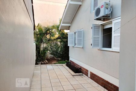 Casa à venda com 200m², 3 quartos e 2 vagasPátio