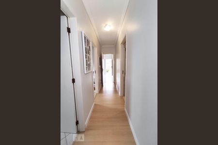 Casa à venda com 200m², 3 quartos e 2 vagasCorredor