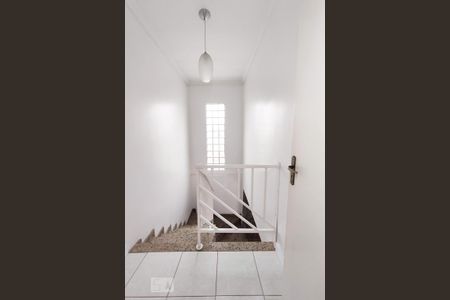 Casa à venda com 200m², 3 quartos e 2 vagasEscada