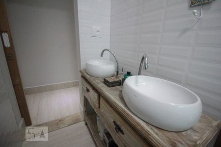 Casa à venda com 169m², 4 quartos e 1 vagaBanheiro