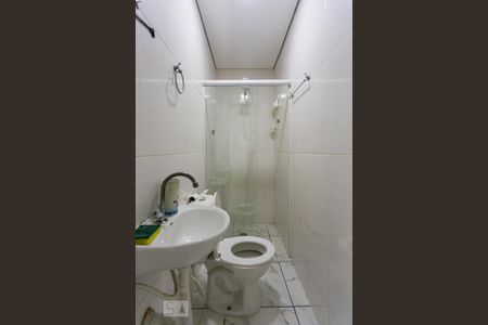 Banheiro de casa para alugar com 1 quarto, 35m² em Bandeiras, Osasco