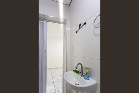 Banheiro de casa para alugar com 1 quarto, 35m² em Bandeiras, Osasco