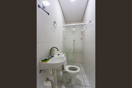 Banheiro de casa para alugar com 1 quarto, 35m² em Bandeiras, Osasco