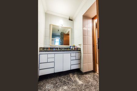 Apartamento à venda com 300m², 4 quartos e 3 vagas Apartamento à venda com 300m², 4 quartos e 3 vagasBanheiro Quarto 2 - Suíte