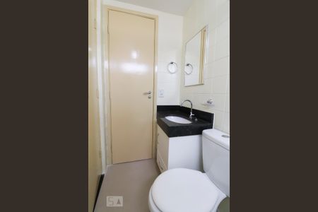Banheiro da suíte de apartamento para alugar com 3 quartos, 89m² em Setor Central, Goiânia