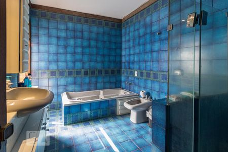 Casa à venda com 252m², 3 quartos e 2 vagas Casa à venda com 252m², 3 quartos e 2 vagasBanheiro da Suíte